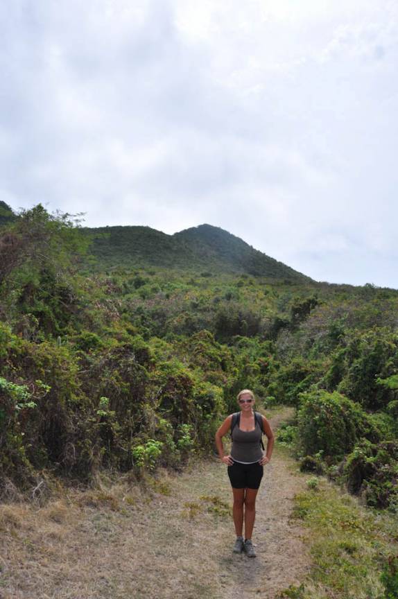 Início da trilha para a subida do The Quill, em Statia - Caribe
